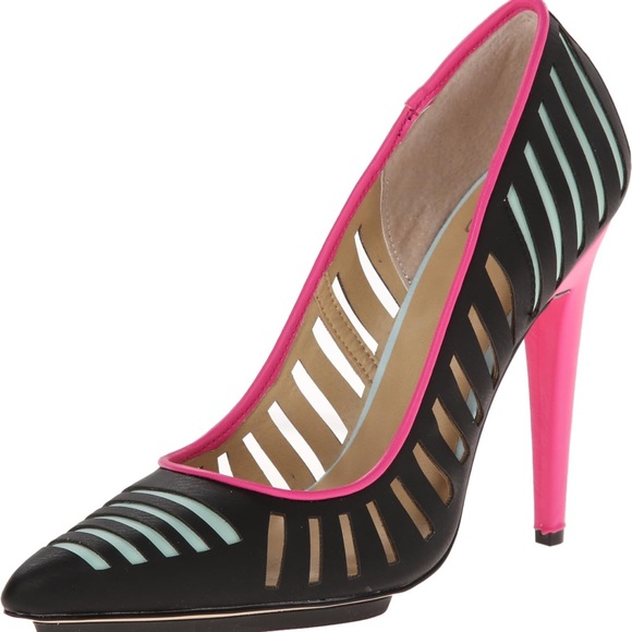 GX by GWEN STEFANI ADDIE PUMP - Picture 2 of 7